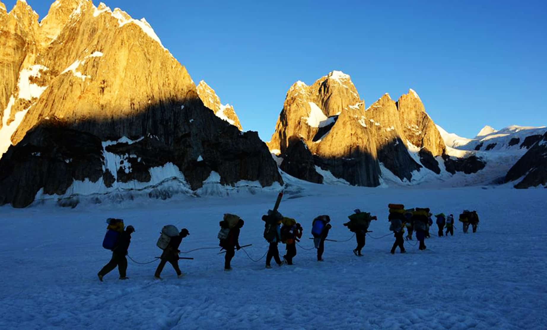 Activity tour. Active Snow Trek. Биафо. Trek activity.