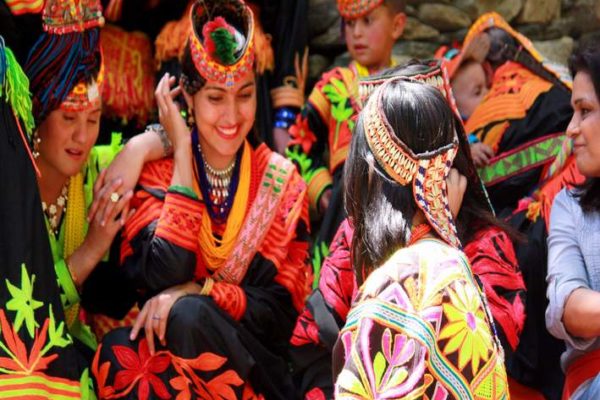 Kalash_women_traditional_clothing--featured